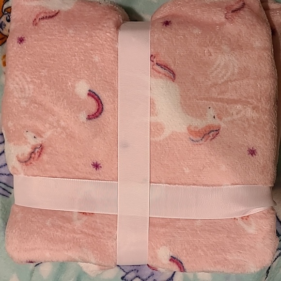 Soft unicorn blanket - Picture 2 of 2